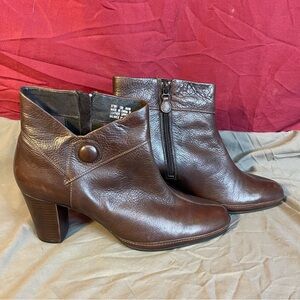 Clarks 87391 Artisan Brown Leather Button Bootie size 12